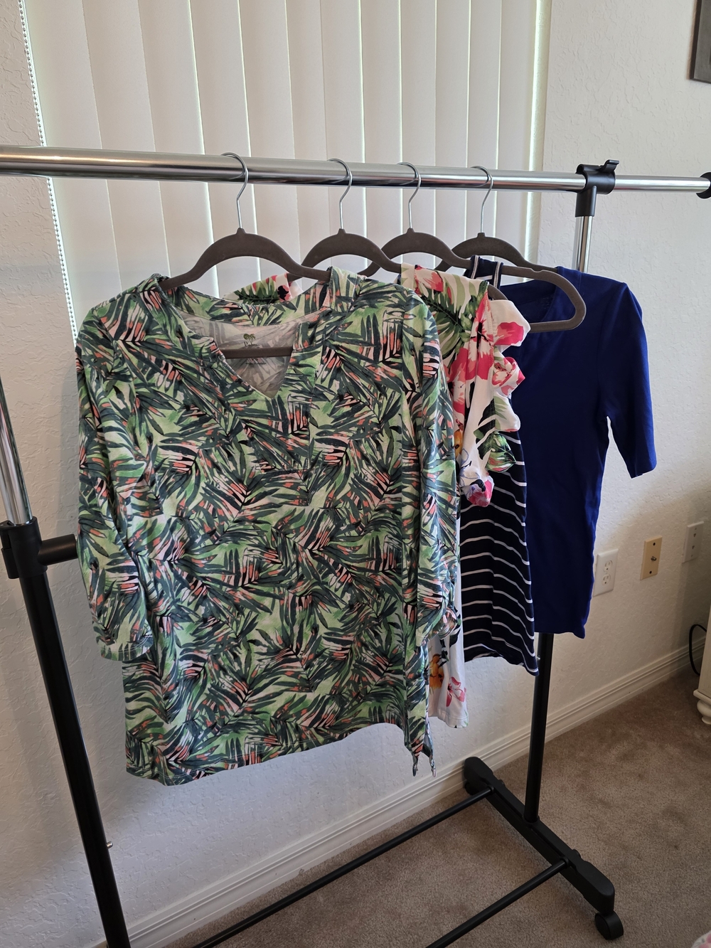 Bundle of 4 Women's Small Tops Jones New York Palm Island Scarlett Casual Summer